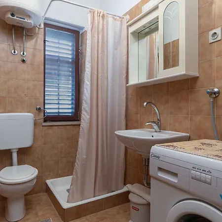 In Vrvari With One-bedroom 2 Apartment